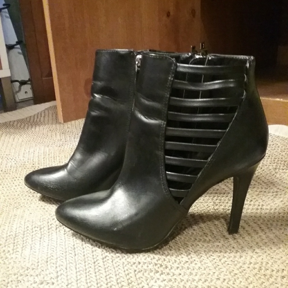 Black booties zip up size 8.5